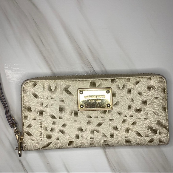 Michael Kors Wallet - Picture 3 of 9